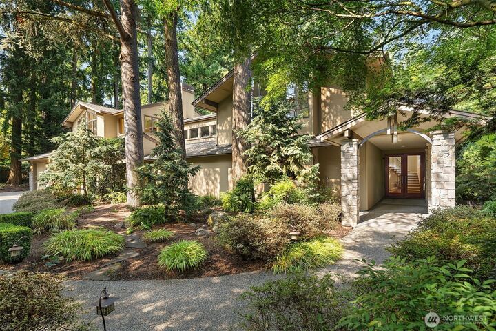 8300 SE 82nd Street  Mercer Island WA 98040 photo