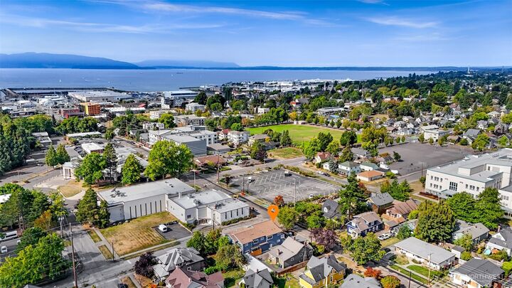 Property Photo:  2100  C Street  WA 98225 