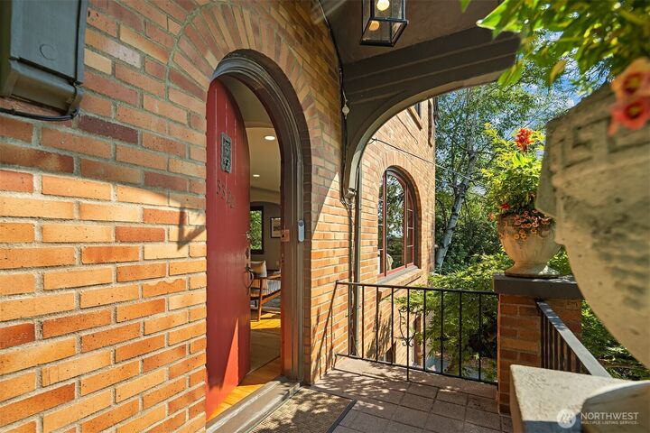 Property Photo:  3322 E Terrace Street  WA 98122 