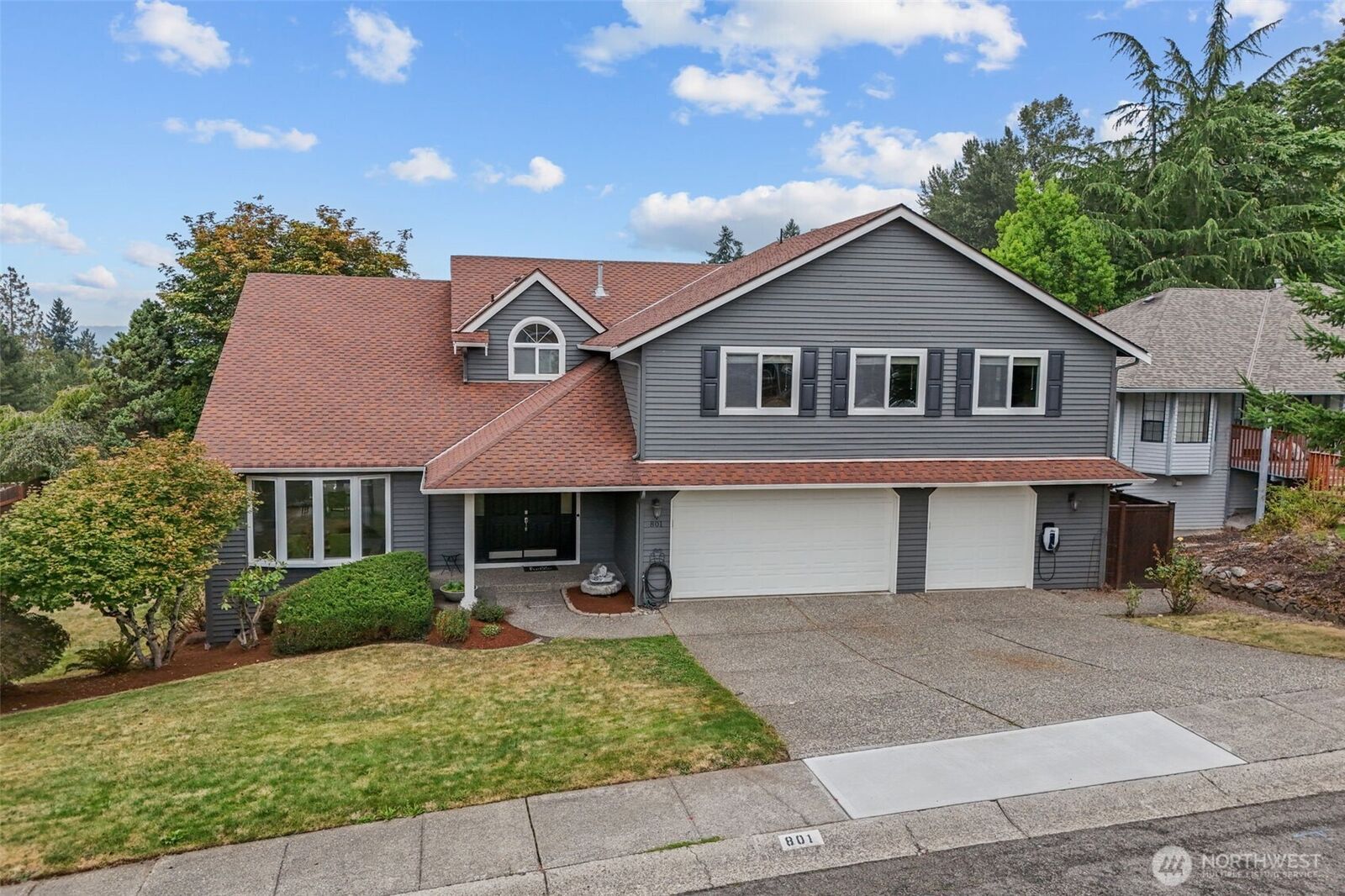 Property Photo:  801  52nd Street SE  WA 98092 
