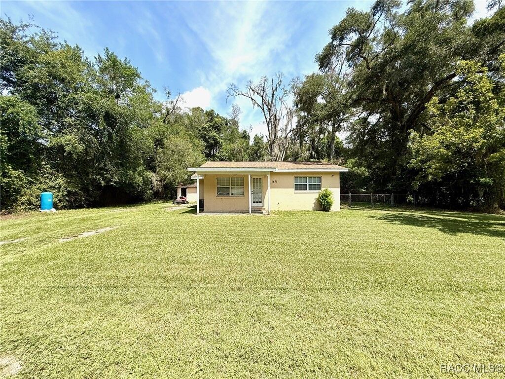 Property Photo: 1431 NE 29th Street FL 34479