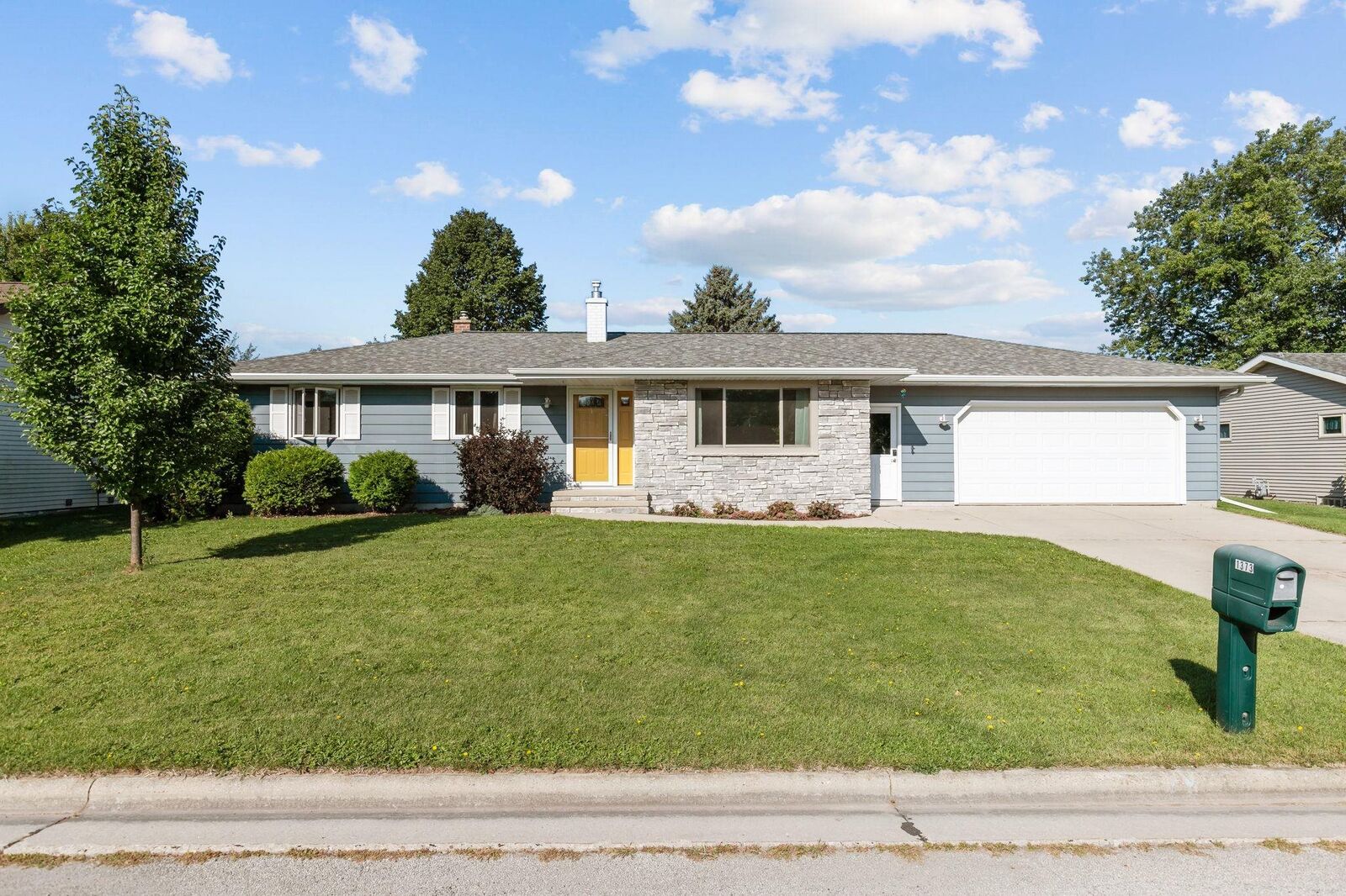 Property Photo:  1373 Wedgewood Lane  WI 54956 