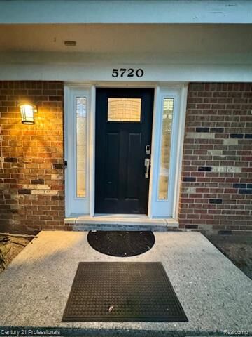 Property Photo:  5720 Beauchamp  MI 48322 