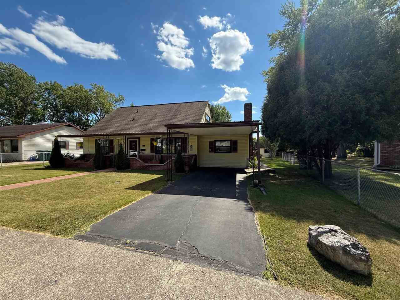 Property Photo: 1813 SW G Street IN 47374