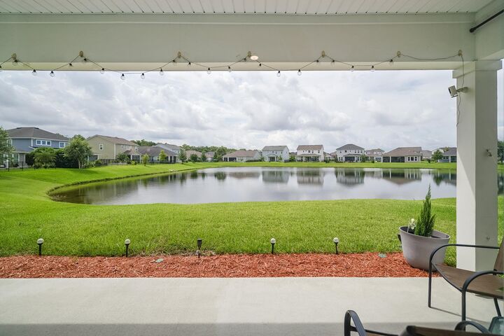 Property Photo: 300 Windley Dr FL 32092