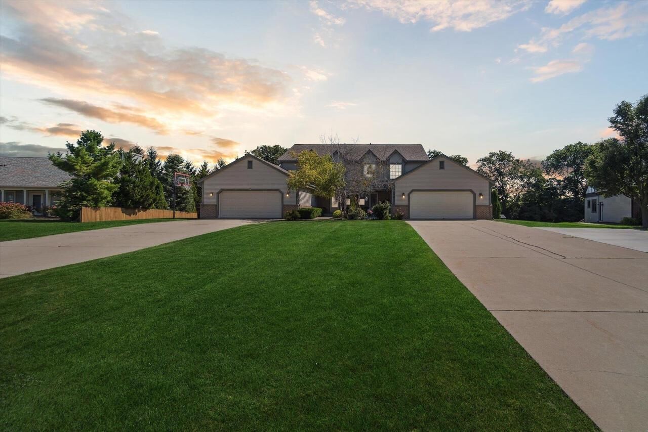 Property Photo:  4332 South Rose Court 2  WI 53151 