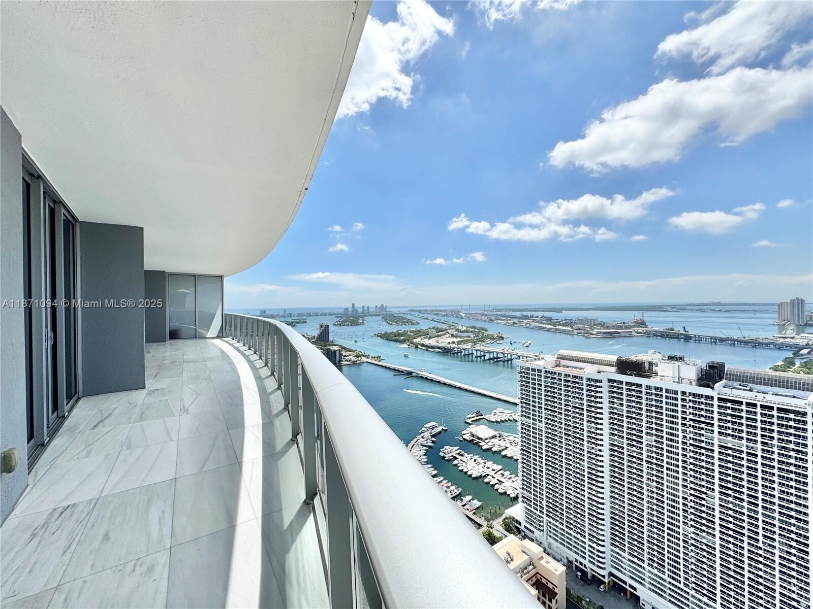 Property Photo:  488 NE 18th St 4910  FL 33132 
