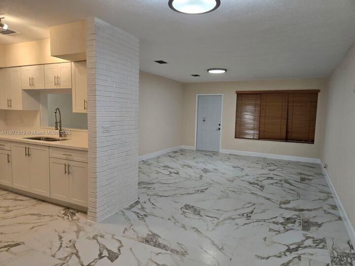 Property Photo: 6751 Meade St FL 33024