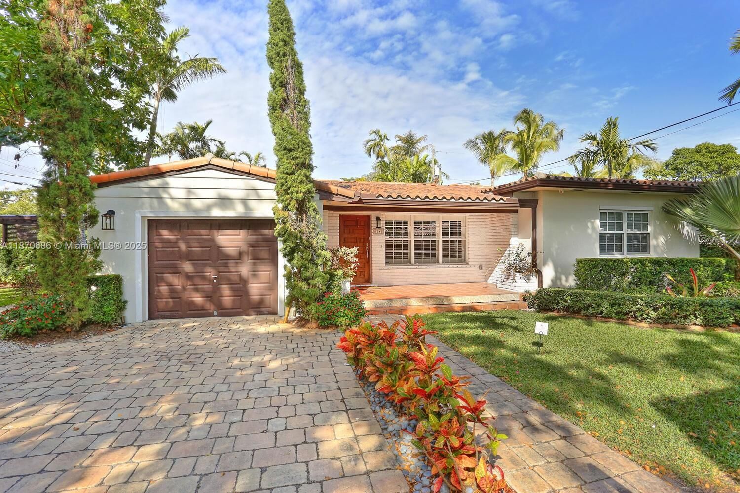 Property Photo: 1545 Baracoa Ave FL 33146
