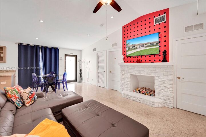 Property Photo: 1704 Rodman St 1 FL 33020
