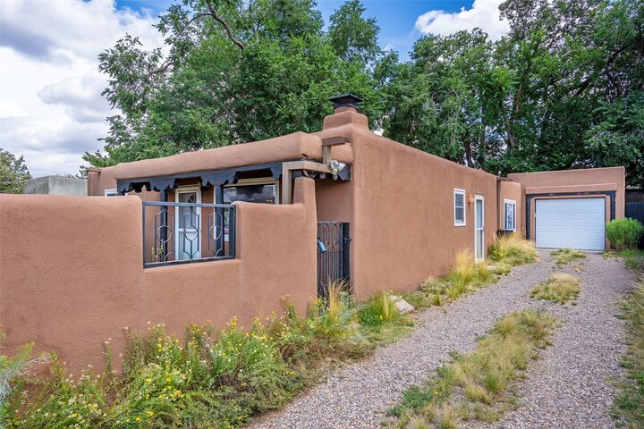 Property Photo: 717 Kathryn Avenue NM 87505