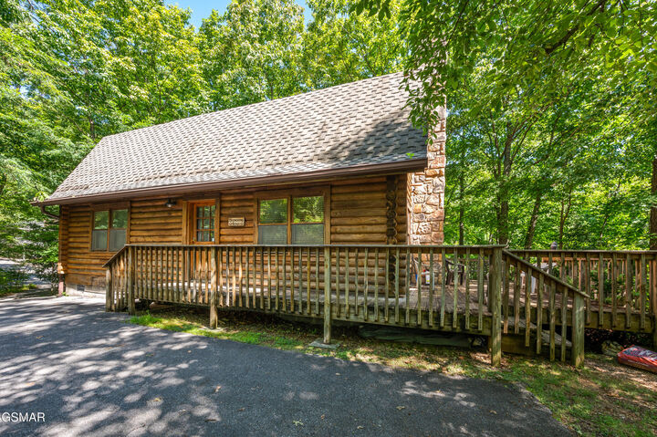 Property Photo: 1110 Alpenrose Road TN 37738