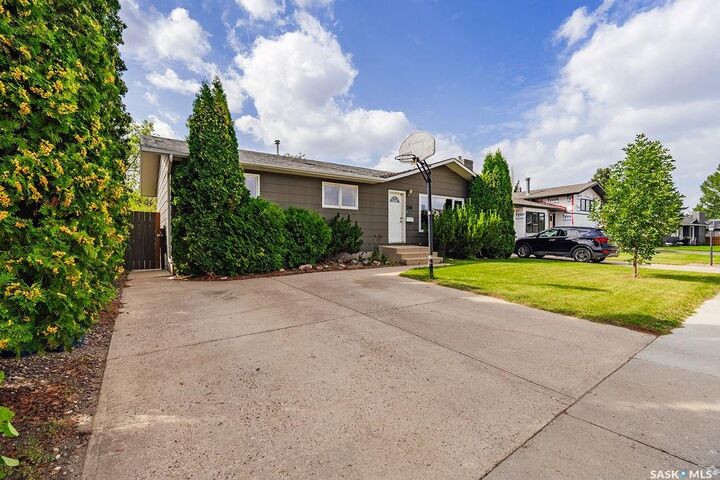 Property Photo:  243 Roborecki Crescent  SK S7K 5L1 