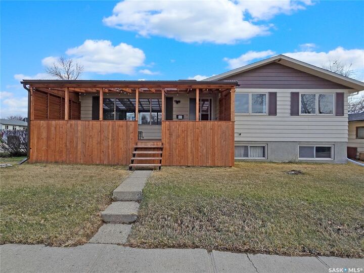Property Photo:  204 1st Avenue SW  SK S9H 3H3 