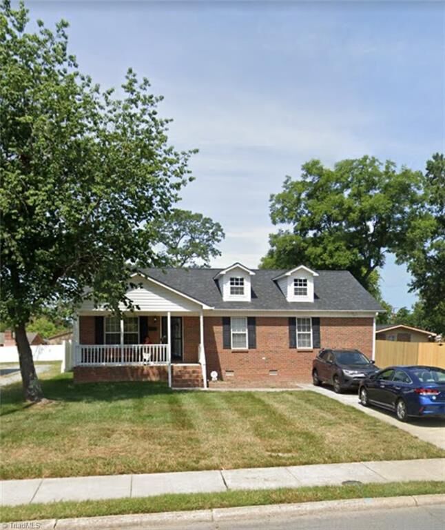 Property Photo: 809 Elwell Avenue NC 27405