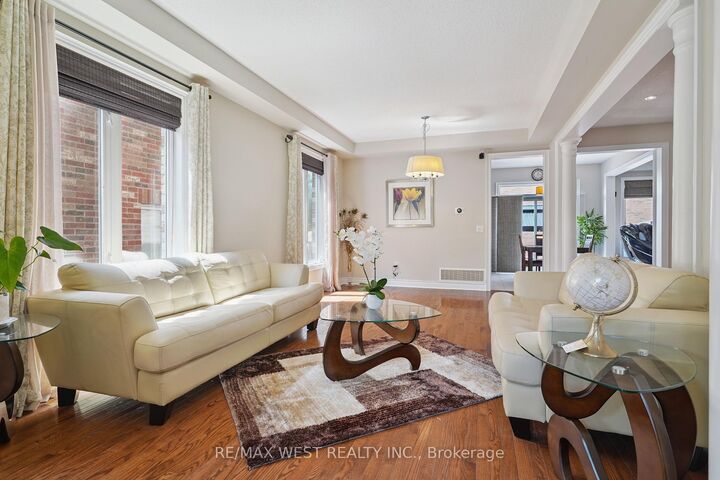 Photo de la propriété: 191 Nature Haven Crescent ON L1X 0A5