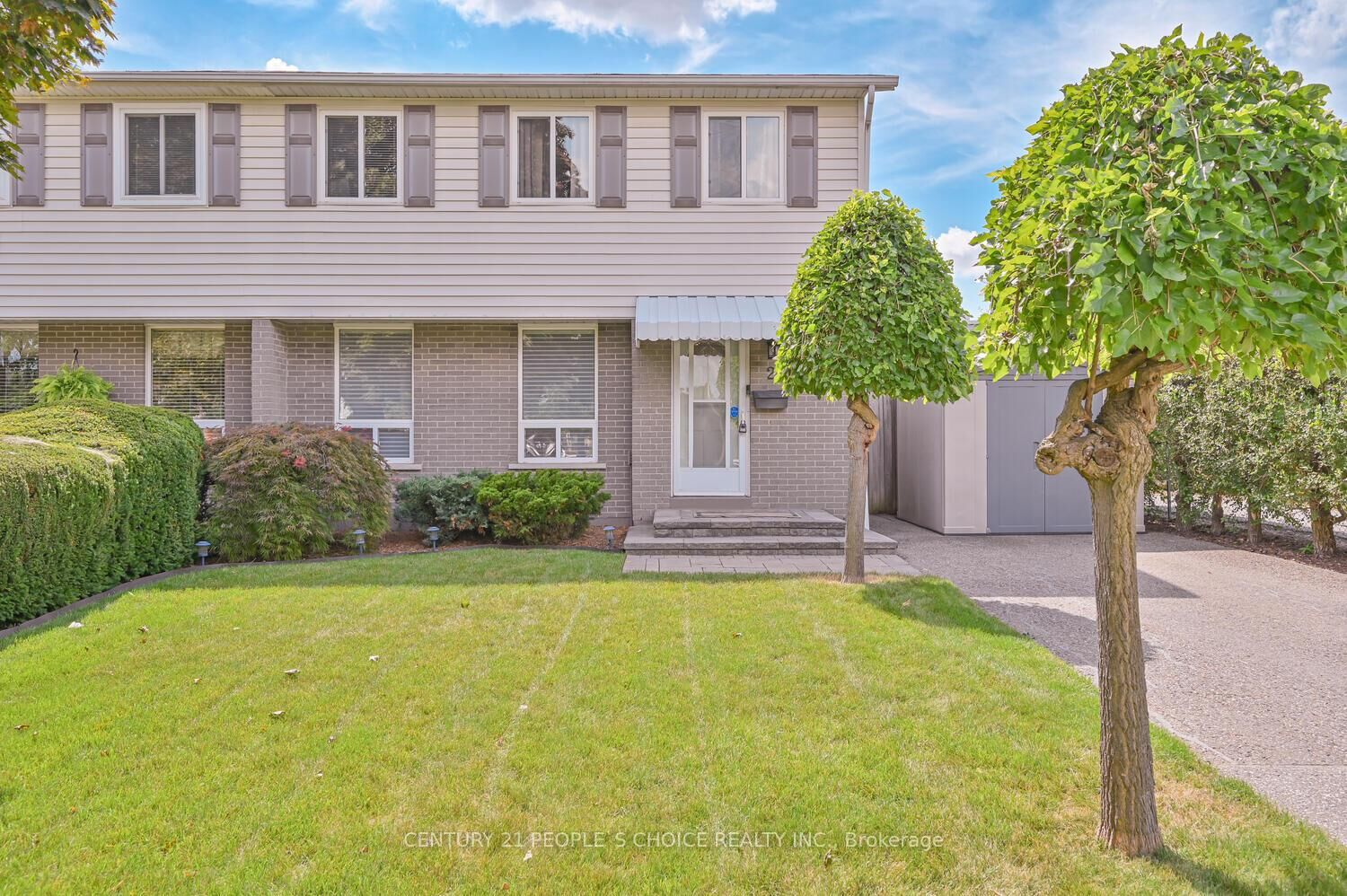 Property Photo:  2 Fontaine Court  ON L6T 3J2 
