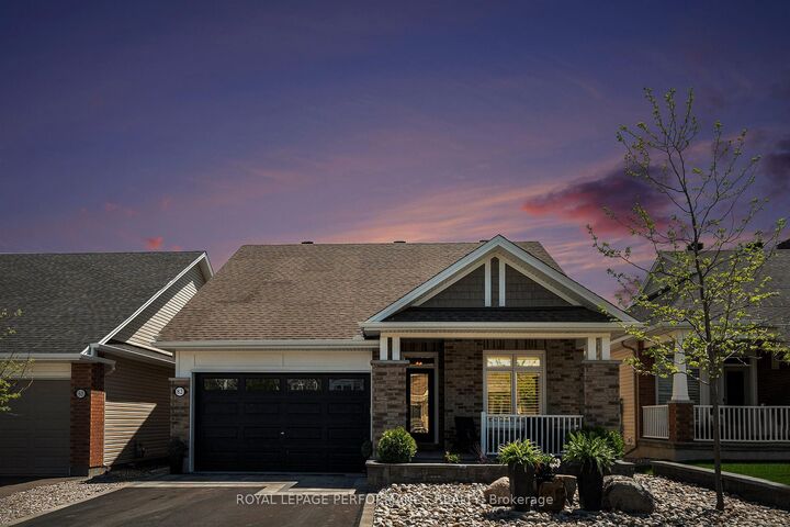 Property Photo:  82 Kayenta Street  ON K2S 2K7 