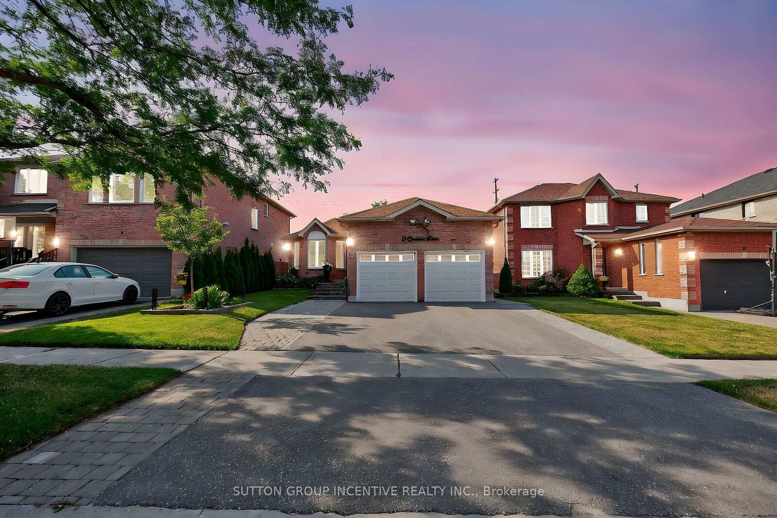 Property Photo:  6 Sundew Drive  ON L4N 9L9 