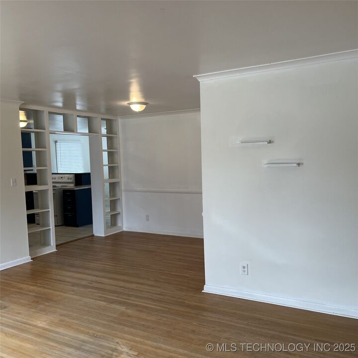 Property Photo:  1015 E 53rd Street  OK 74105 