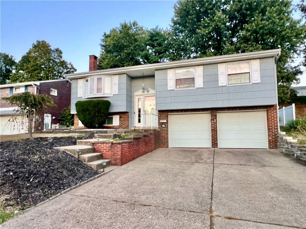 Property Photo:  790 Dichicco Dr  PA 15137 