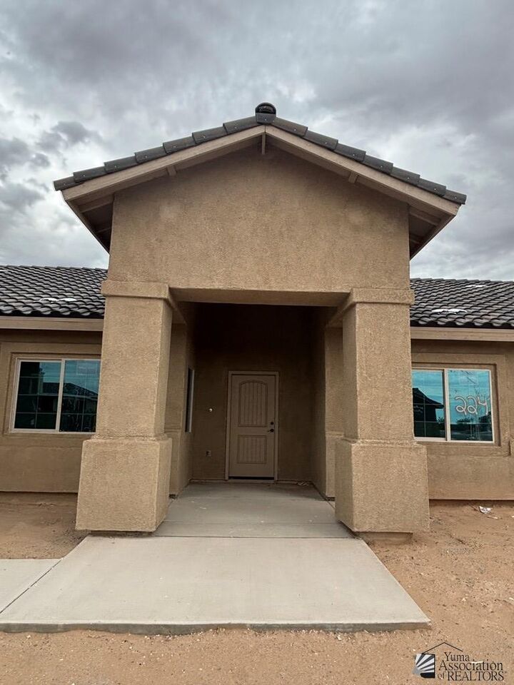 Property Photo: 5648 E 45 Pl AZ 85365