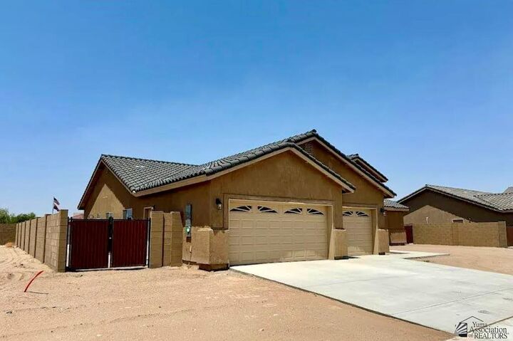 Property Photo: 5663 E 45 St AZ 85365