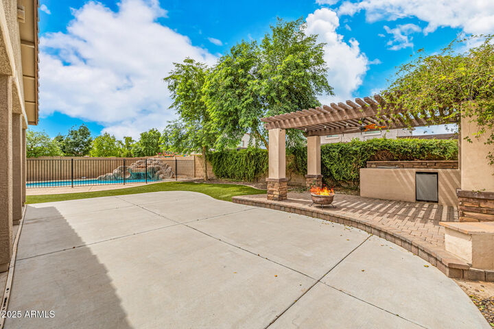 Property Photo:  8814 S 55th Lane  AZ 85339 