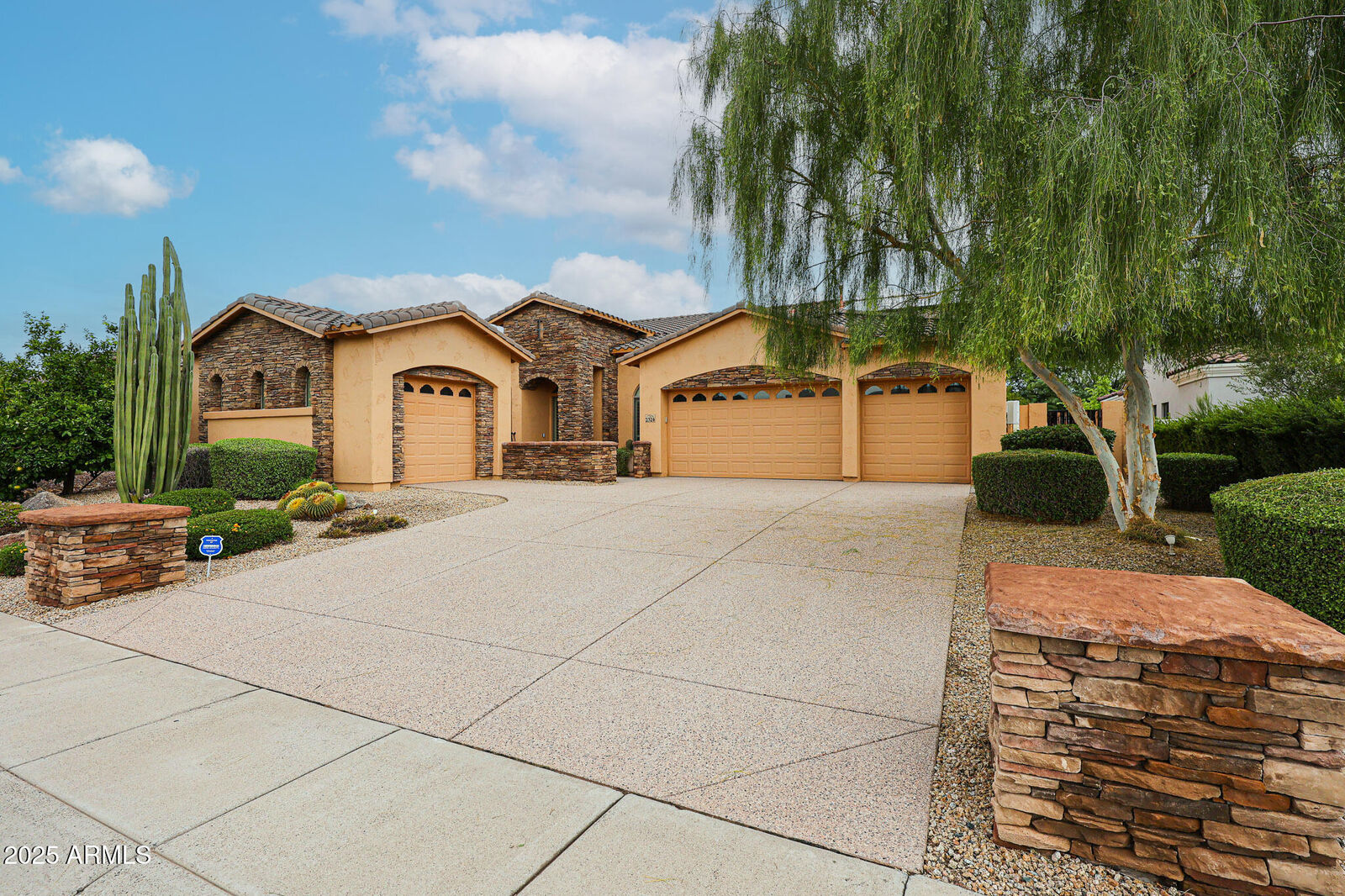 Property Photo: 2324 E Avenida Del Sol -- AZ 85024
