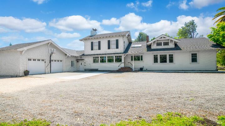 Property Photo:  