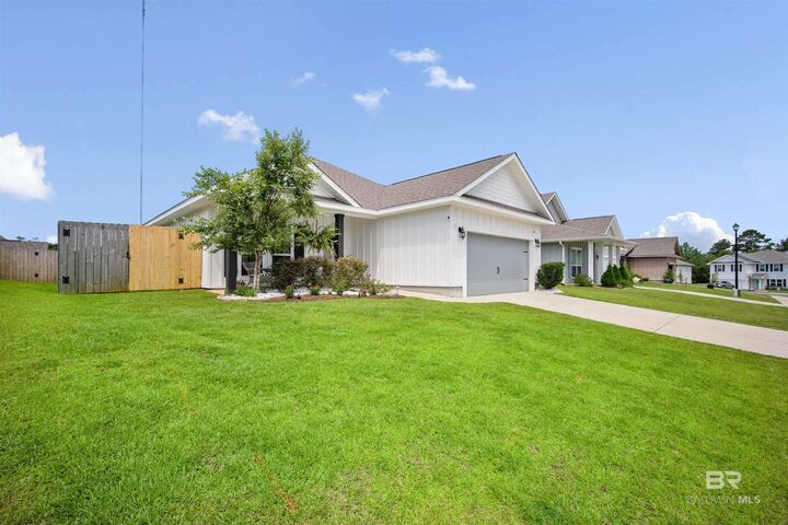 Property Photo: 32165 Calder Court AL 36527