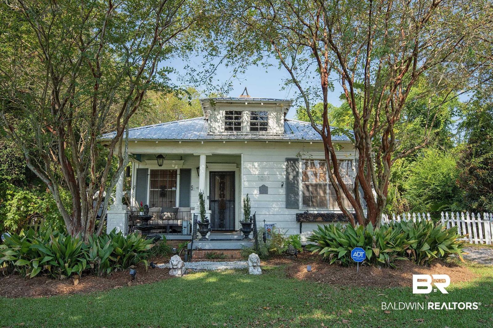 Property Photo:  1011 Main Street  AL 36526 