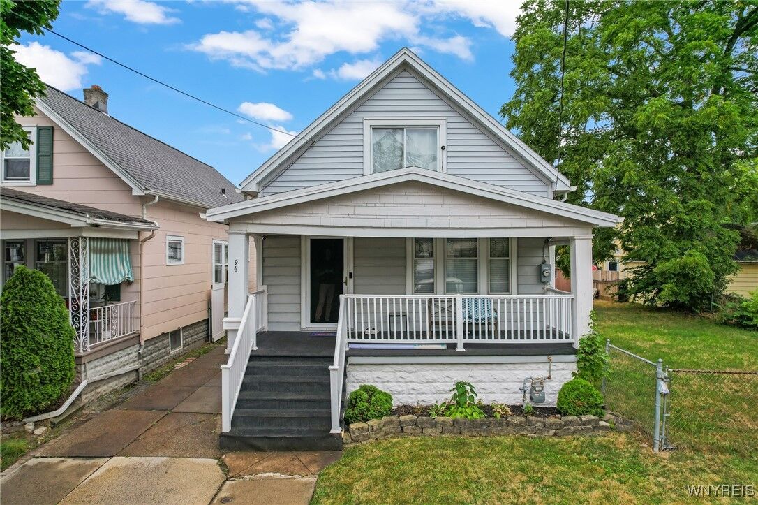 Property Photo:  96 Eckhert Street  NY 14207 