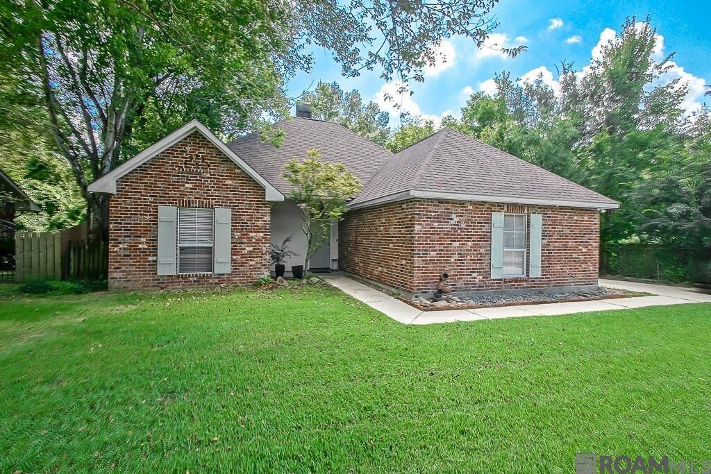 Property Photo: 1026 Brookhollow Dr LA 70810