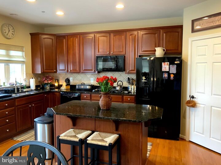 Property Photo:  300 Dixon Street 301  MD 21601 