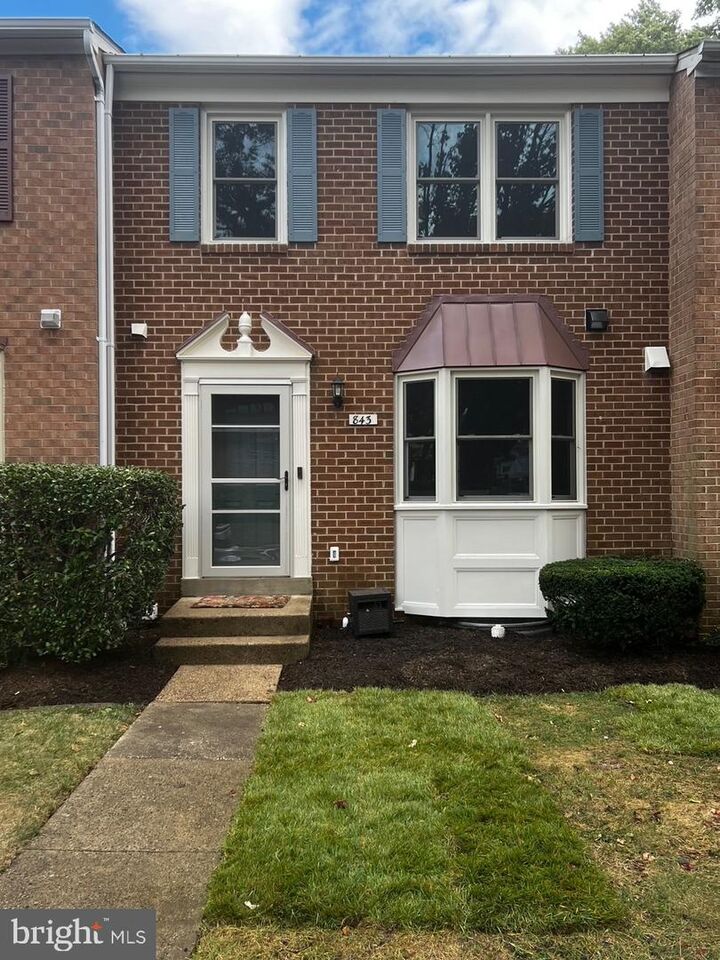 Property Photo: 843 N Greenbrier Street VA 22205