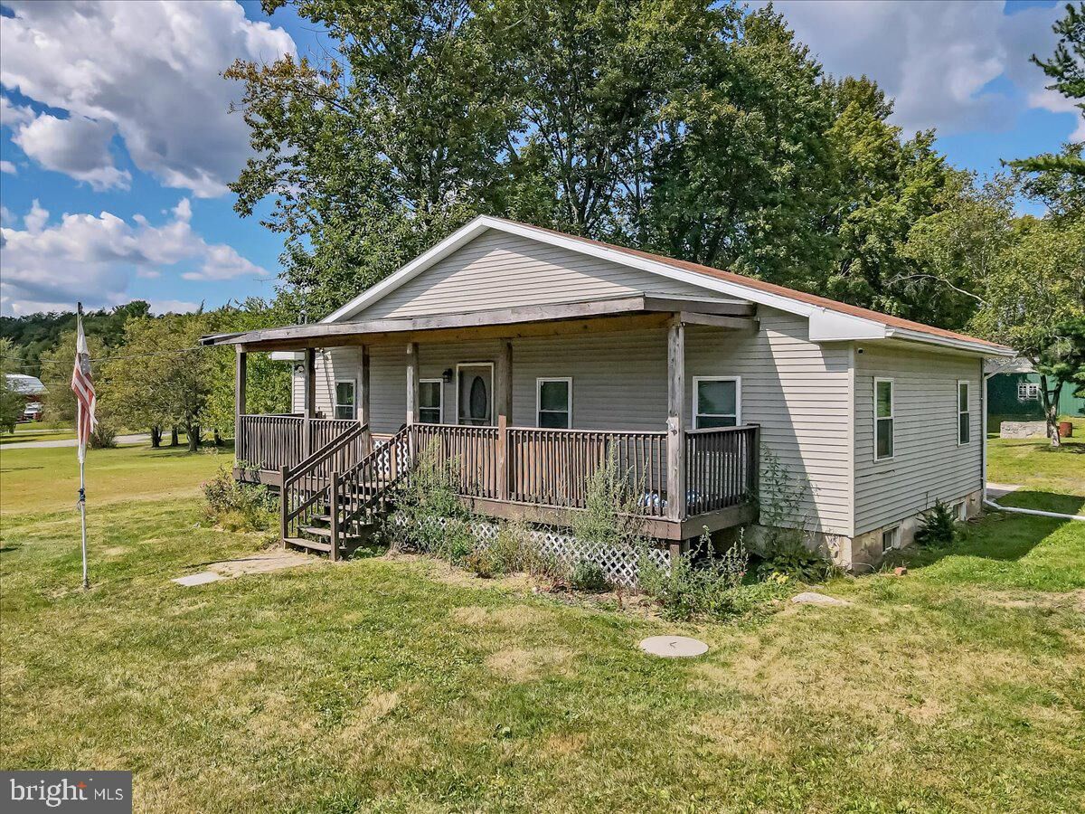 Property Photo:  119 Rolling View Drive  PA 18071 