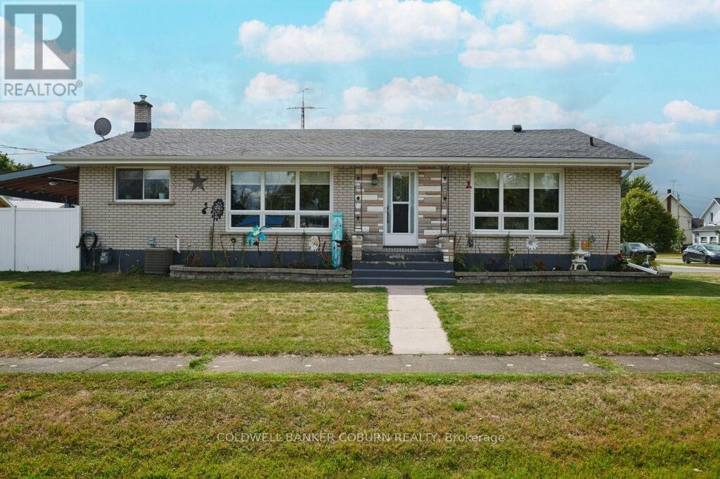 Property Photo:  71 Fifth Street East  ON K0C 1X0 