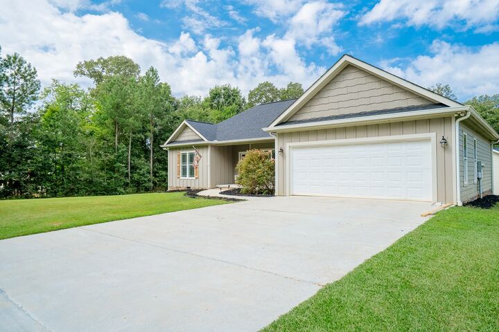 Property Photo: 135 Hillcrest Drive GA 30705