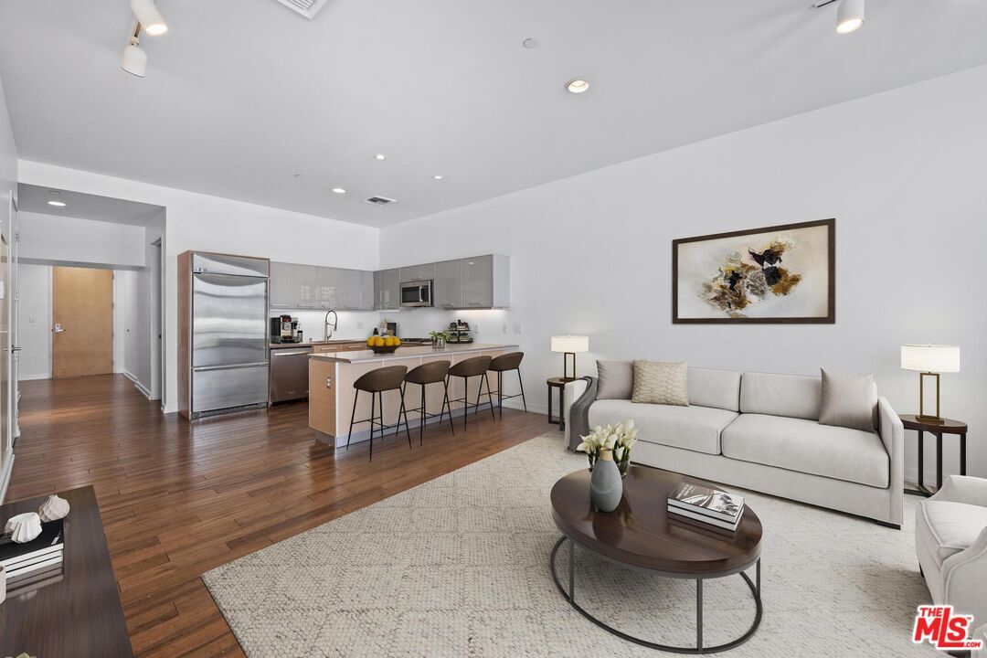 Property Photo:  801 S Grand Ave  CA 90017 