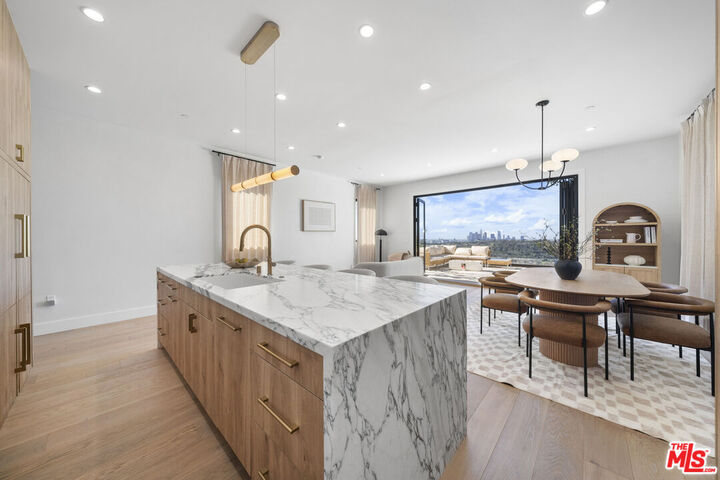 Property Photo: 812 W Avenue 37 CA 90065
