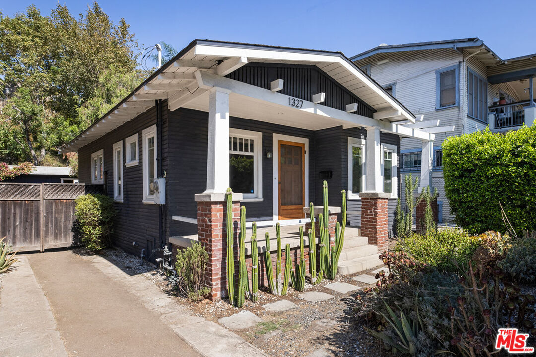 Property Photo:  1327 Portia St  CA 90026 