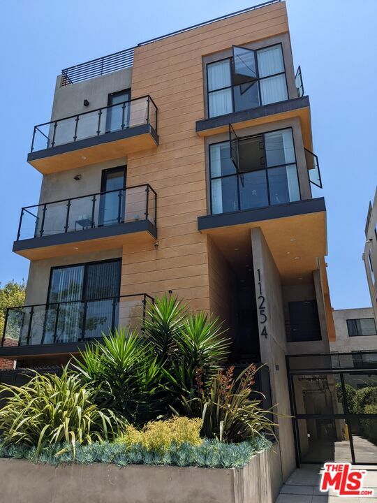 Property Photo: 11254 Mississippi Ave CA 90025