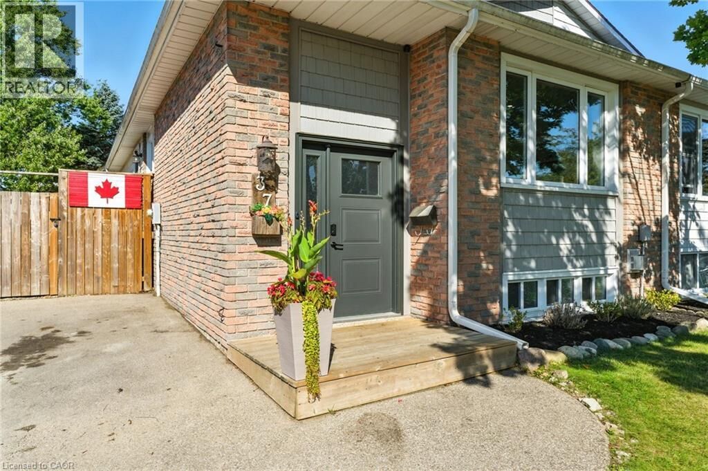 Property Photo:  37 Maple Crescent  ON N3L 3R3 