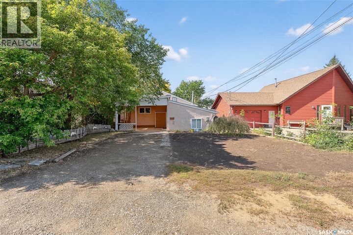 Property Photo:  203 1st Avenue SE  SK S6H 4W4 