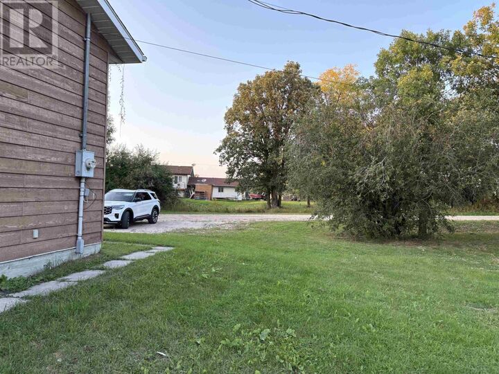 Property Photo: 44 Eleanor Lake Rd ON P0W 1M0