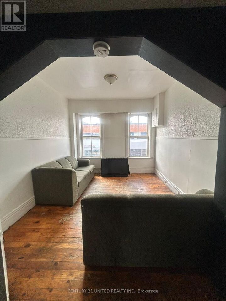 Property Photo: 168 Charlotte Street 4 ON K9J 2T8