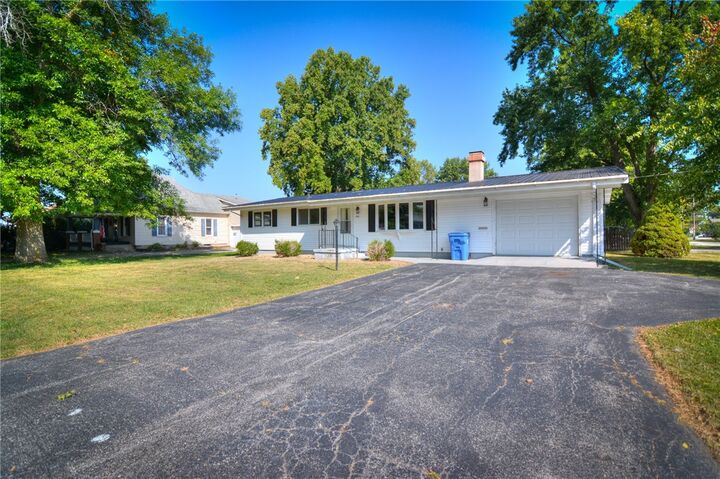 Property Photo: 206 W Andrews Street IL 62544