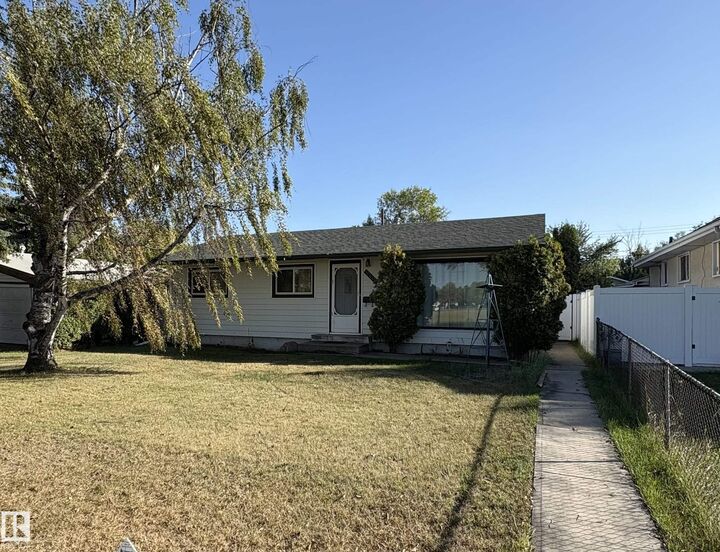 10443 129 Avenue NW  Edmonton AB T5E 0L2 photo