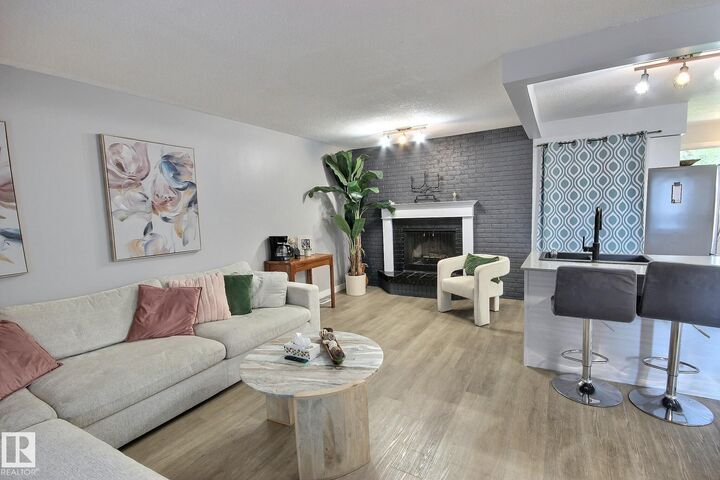 Property Photo: 162 Georgian Way AB T8A 2W6